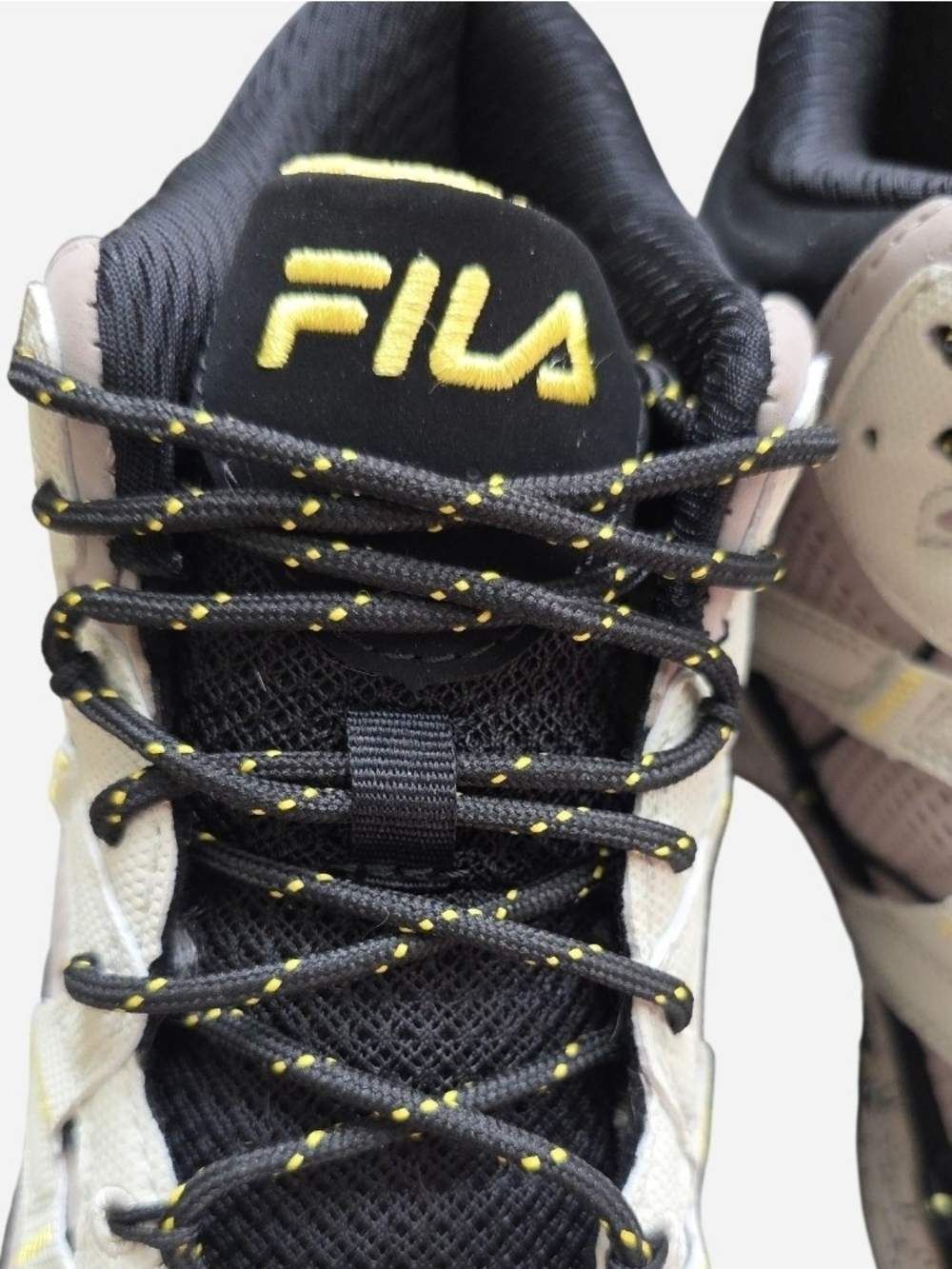 NWOT Fila Grand Tier Mid Hiking Trail Sneakers in Black, Gray & Yellow, Size 9 - Picture 9 of 11